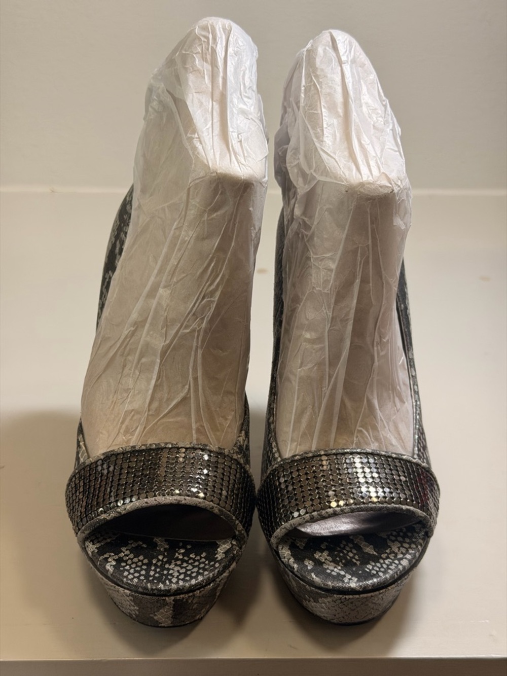 NWT! Jessica Simpson Gray Snake-Print Platform Peep-Toe Heels - Picture 10 of 16